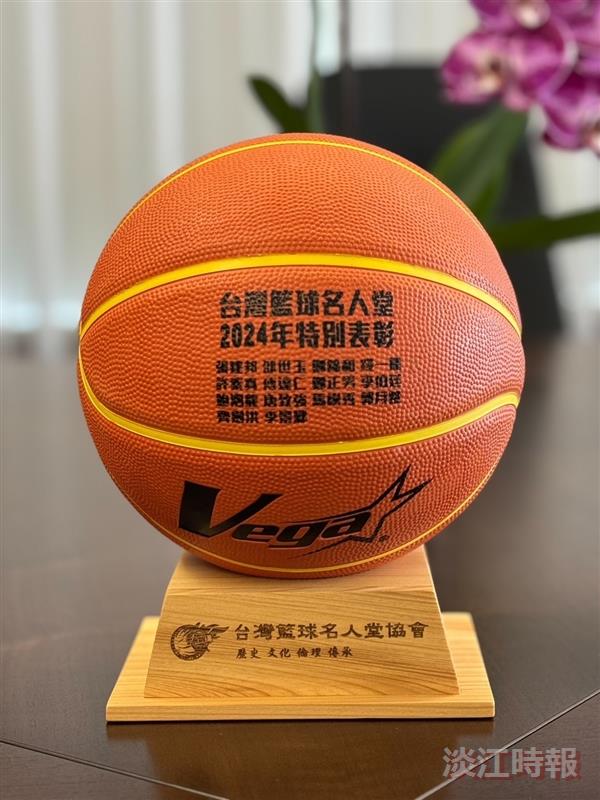 Taiwan Basketball Hall of Fame "2024 Special Recognition" trophy.