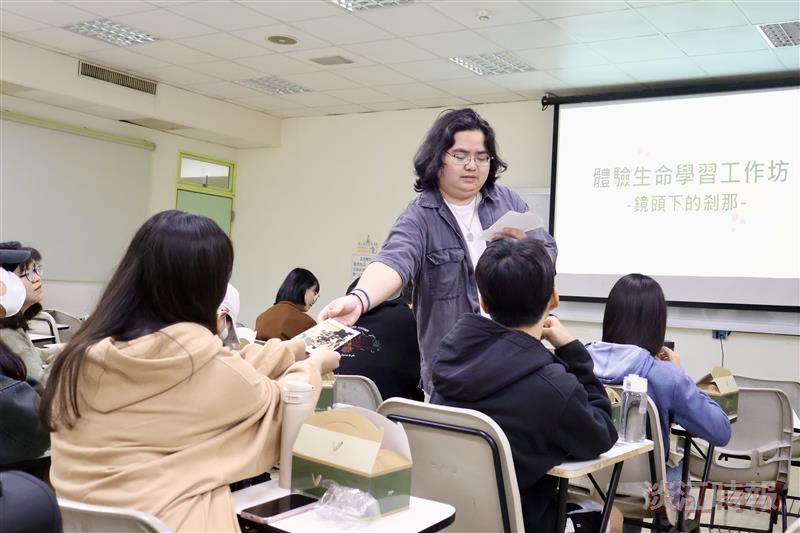 課外組舉辦「鏡頭下的剎那」演講