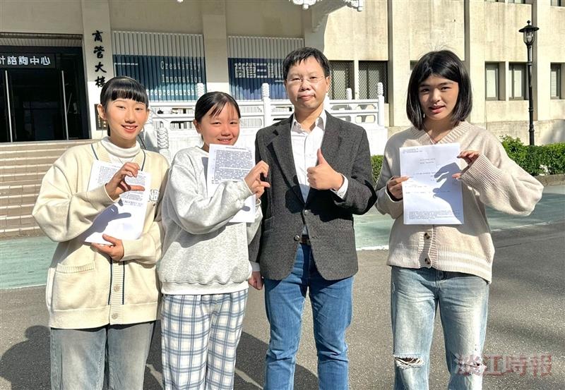 公行四葉馨茹 陳昱妍 蔡雨臻考取書記官和警察特考