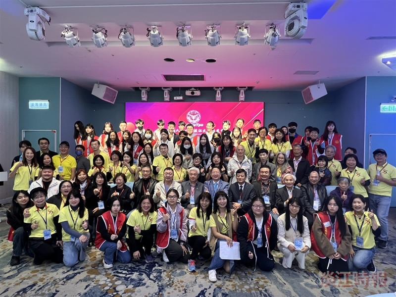 台北市校友會公益平台頒發獎學金