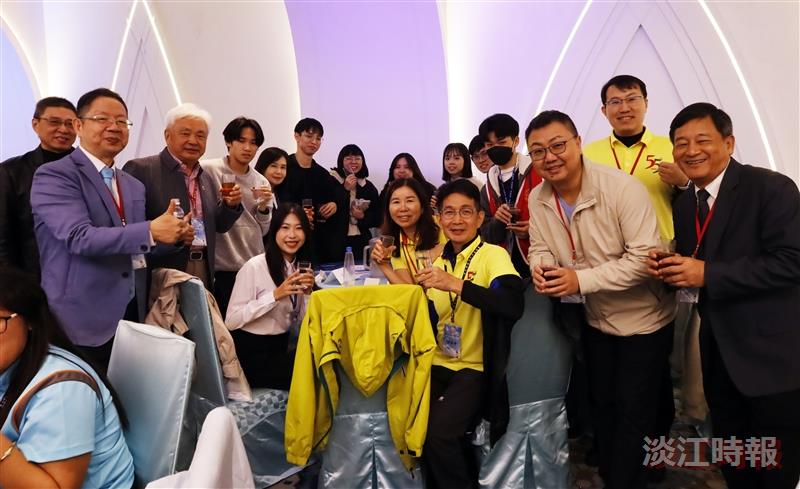 台北市校友會公益平台頒發獎學金