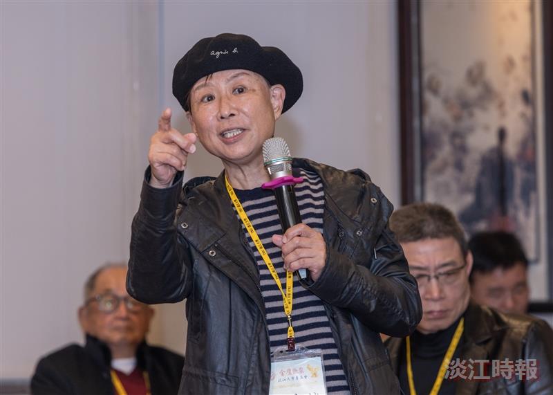 Elite alumnus, Department of Architecture's Chung-Dwan Kuo, explains his involvement in the landscape planning of the Tamsui campus.