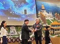 【卓爾不群】中文博二李佳懷
