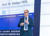 魯懷爾以歐盟成功經驗 分享永續金融之路