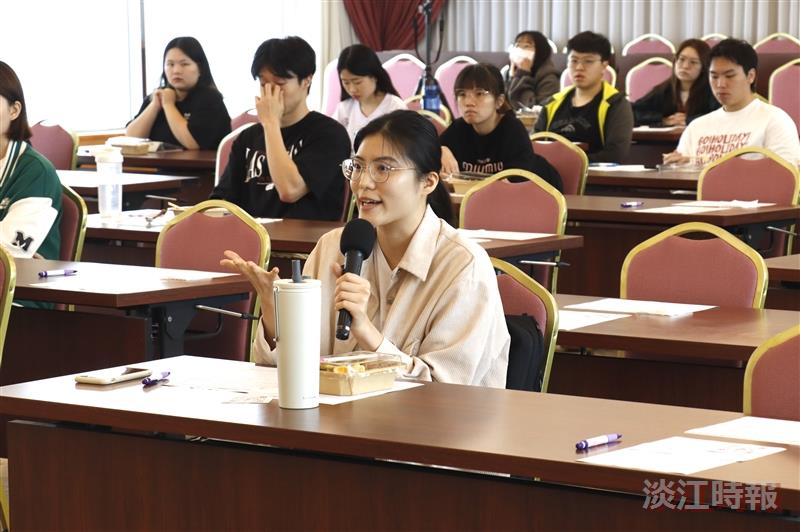 The Office of Student Affairs held the “Sophomore and Junior Class Representative Forum” at 12:30 p.m. on April 24, presided over by President Huan-Chao Keh.