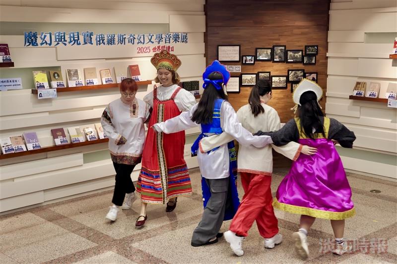 Students from the Department of Russian performed the Russian folk dance "Kadril."
