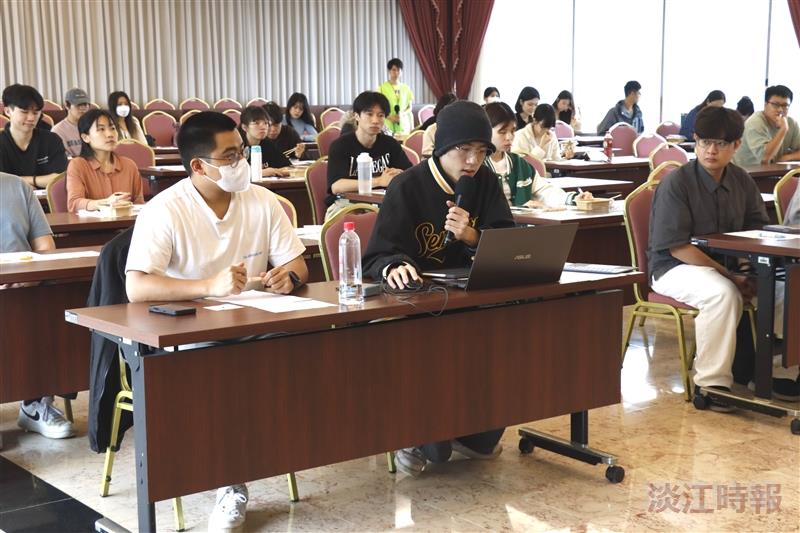 The Office of Student Affairs held the “Sophomore and Junior Class Representative Forum” on April 24, during which Student Association President Kai-Hsiang Lo, a senior in Public Administration, raised questions.