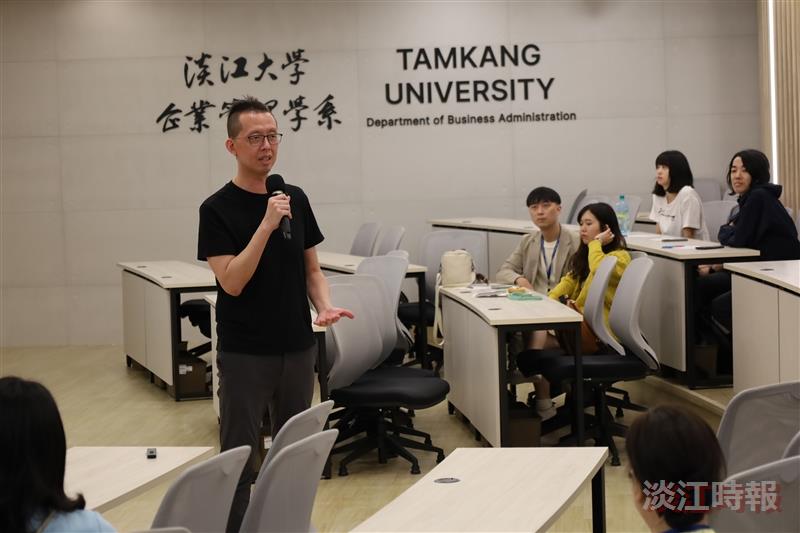 華語中心邀300多名外籍生參觀各學系