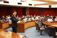 華語中心邀300多名外籍生參觀各學系