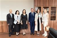 法國前國會議員俞諾與法文學學生對談