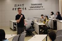 華語中心邀300多名外籍生參觀各學系