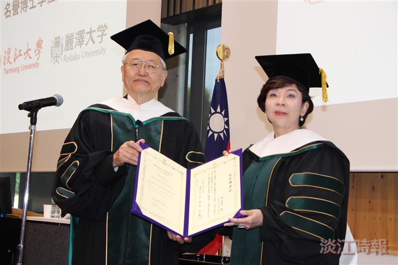 張家宜董事長獲麗澤大學頒贈名譽經營學博士