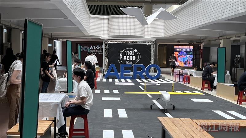 航太週凌空紙飛機吸睛 過關送Q版教授卡