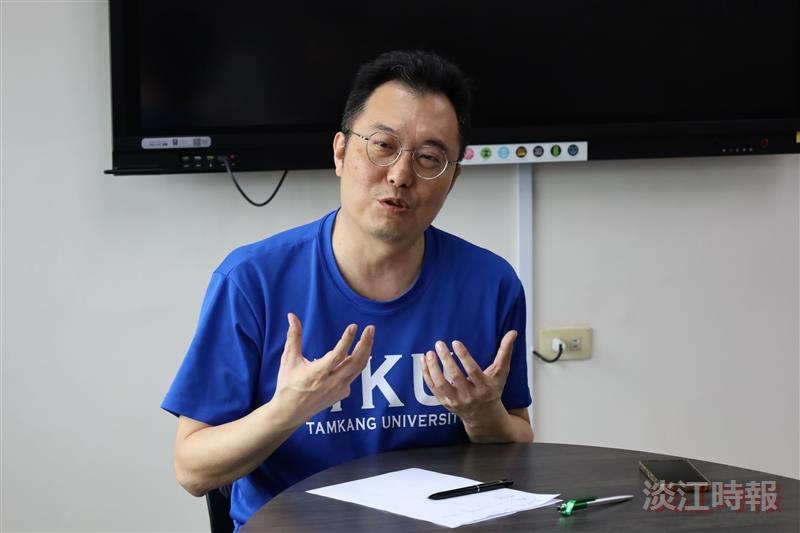 廣納全英課程建言  包正豪分批約談三系學生