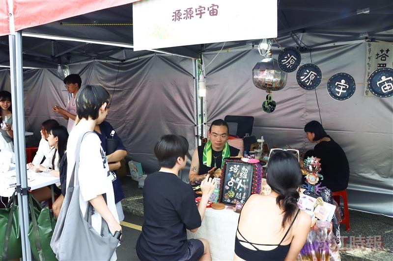 學生會舉辦「春日市集」