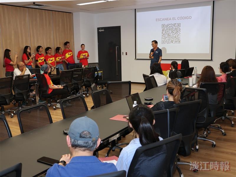 President Huan-Chao Keh visited the examination venues and encouraged applicants in the waiting rooms.