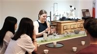 「茶文化」講座，透過茶道促進文化交流。