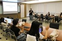 諮輔中心邀企業講師鍾兆辰演講