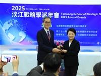 盧秀燕市長回娘家 戰略學派年會鎂光燈閃不停