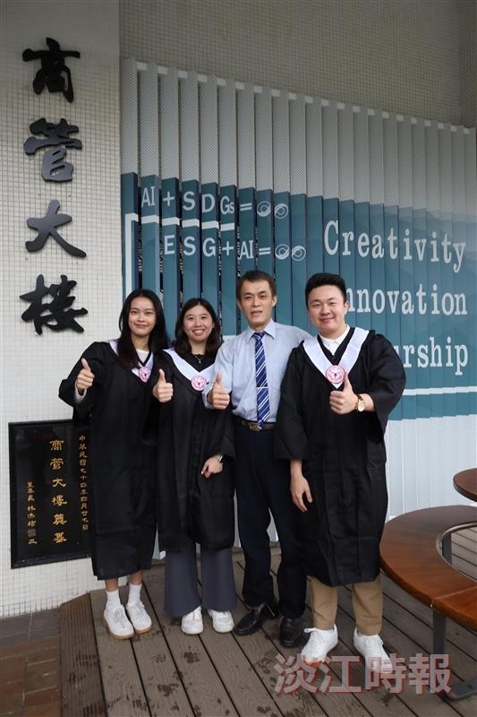 Chung-Kai Lin (second from right) from the Department of Banking and Finance poses with his reference, Prof. Chien-Chung Nie from the department. He, along with Ting-Yi Chu and Yi-Hsuan Hung, has been admitted to UCL, ranked 9th in the world, and will begin his studies there in September.
