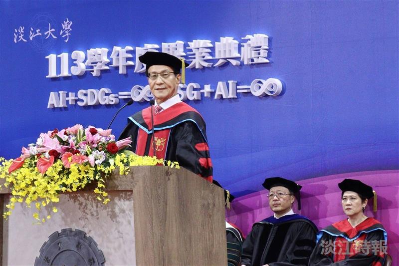 The commencement ceremony was held on June 7 on the 7th floor of the Shao-Mo Memorial Gymnasium, presided over by President Huan-Chao Keh.