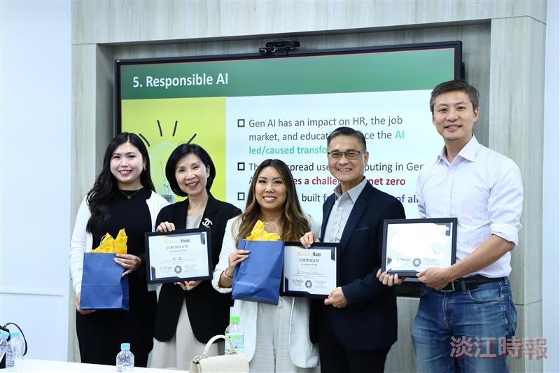 UC Berkeley EMBA Program Professor Janine Lee (center) presented certificates of appreciation to the speakers: Dean of the Colleges of Engineering, Artificial Innovative Intelligence, and Precision Healthcare, Prof. Tzungh-Hang Lee (2nd from right); Far EasTone President Dr. Chee Ching (second from left); and Dr. Cheng-Kuang Lee (right), Tech Leader of Nvidia AI Technology Center-Taiwan.