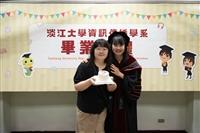 資傳系助理陳淑玲 服務27年退休 與畢業生同啟人生新篇章