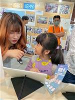 AＩ家教免費帶回家  師培中心雙語數位學伴計畫參展受矚目