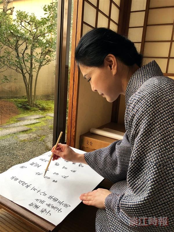 日文系傑出系友鄭姵萱