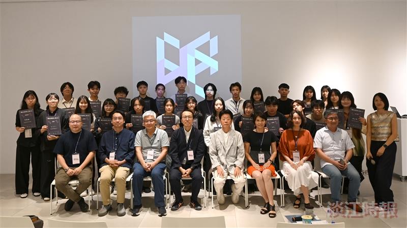 Group photo of the organizers and finalists of the Asian Contest of Architectural Rookie’s Award.