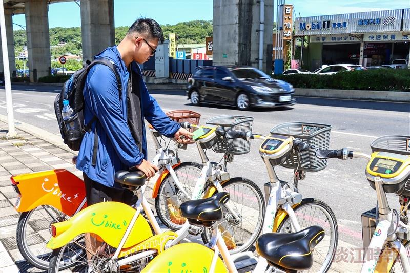 A YouBike public bicycle station is located next to the Tamkang University Light Rail Station, making it convenient for more faculty and students to embrace low-carbon transportation.”