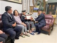 本校頒發榮譽畢業證書予趙清淵