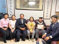 本校頒發榮譽畢業證書予趙清淵