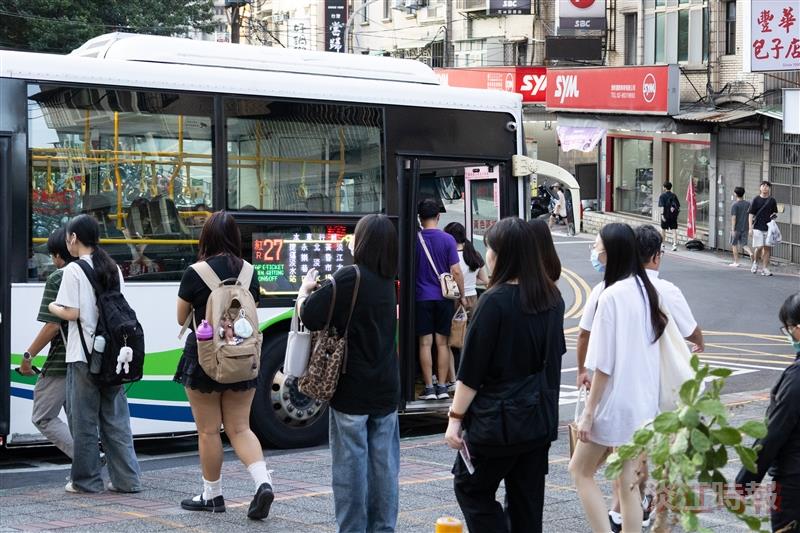 總務處舉辦「搭公車抽ipad活動」