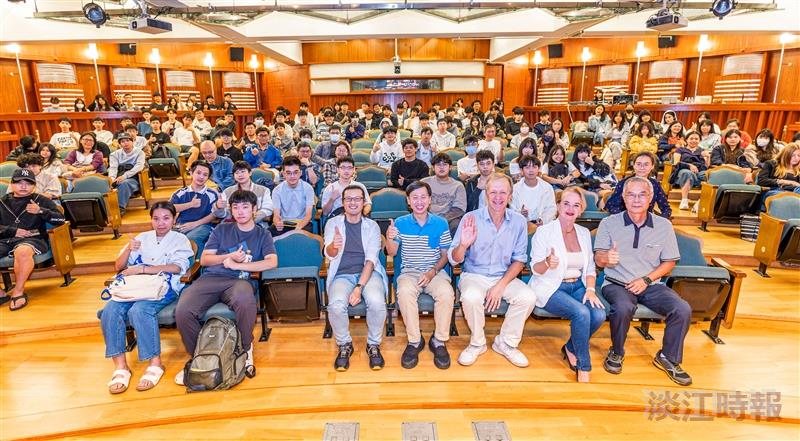 The Department of Applied Mathematics and Data Science held a master lecture on October 29 at the Carrie Chang Music Hall, with participants joining for a group photo.