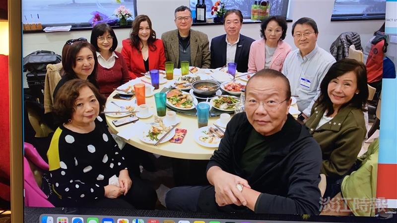 芝加哥校友參與國慶活動 用實際行動支持母校