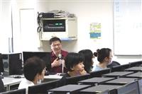 第一場行政人員職能培訓課程，「AI提示工程：檔案分析與程式碼生成」