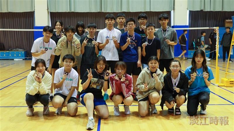 Winners of the 2025–26 Academic Year Freshman Cup badminton tournament gathered for a group photo during the awards ceremony.