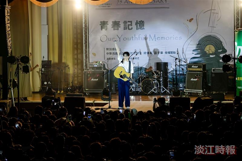 Yo Lee shared with the audience his reflections on “learning to live with one’s imperfect self.”