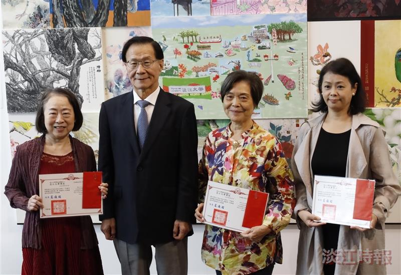 President Huan-Chao Keh presented awards to the top 3 winners of the “75th Anniversary Orchid Exhibition Painting Competition.”