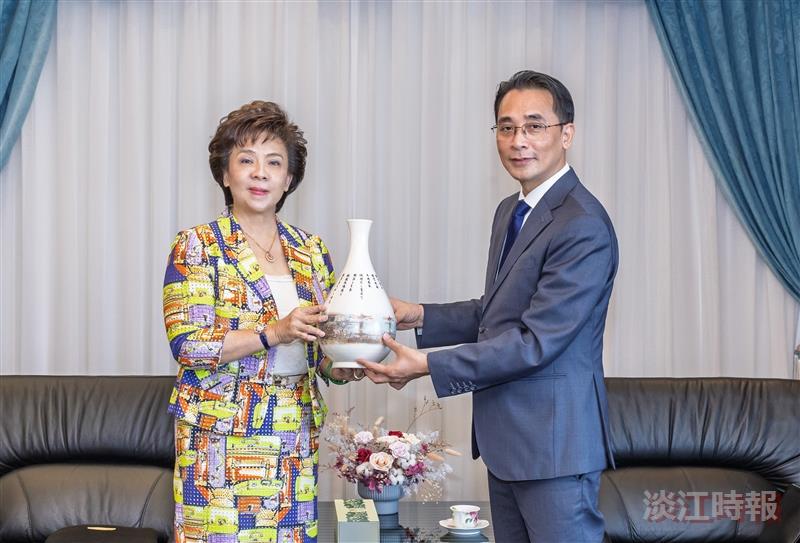 Chu Duc Trinh’s Bio-MEMS Research Sparks Lively Discussion Among Engineering Faculty and Students