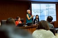 Nieto母女合作談雙語議題　與英文系師生交換英語教學現況