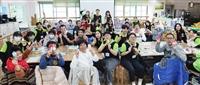 經探號前進淡水中正小作所進行志工服務
