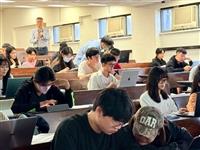 劉羅柳氏教育基金會經費挹注　英文系逾百位學生跨域增能