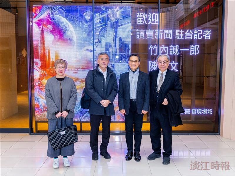 From left to right: Hui-Wen Chen, reporter at the Yomiuri Shimbun Taipei Bureau; Seiichiro Takeuchi, Yomiuri Shimbun correspondent in Taiwan; Tzung-Hang Lee, Dean of the Colleges of Engineering, Artificial Innovative Intelligence, and Precision Healthcare; and Ben-Hang Chang, Director of the Carrie Chang Fine Arts Center, pose for a group photo.