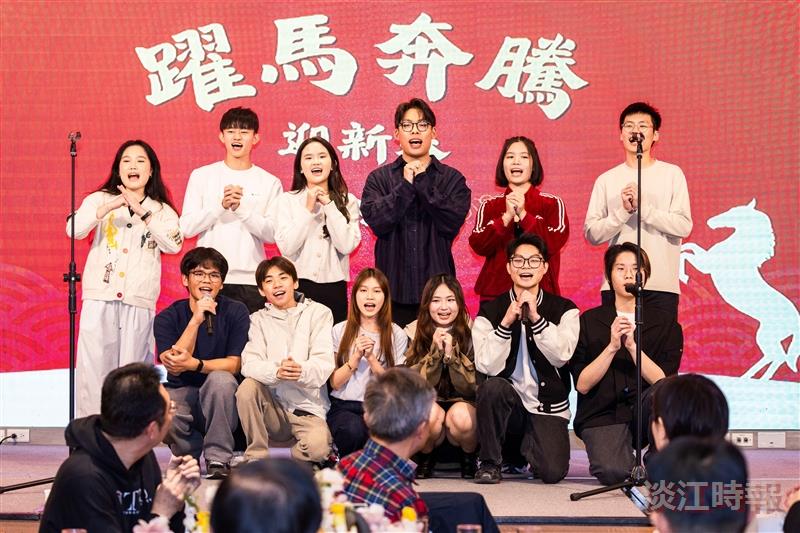 The Malaysian Student Association led a group performance of the festive New Year song “Dreams in Motion” (〈夢想動起來〉).