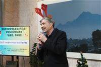 歐語系師生共度西班牙節慶　吞葡萄跨年祈福
