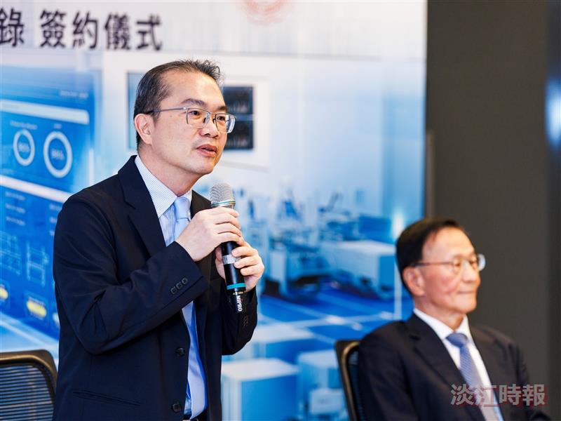 Chia-Jung Liu, General Manager of Delta’s Industrial Automation Business Group (left), delivered remarks welcoming Tamkang students to join Delta.