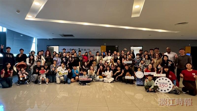 The Chinese Language Center hosted a Taiwan–U.S. Cultural Exploration Party for host families, with NSLI-Y students and staff posing together for a group photo.