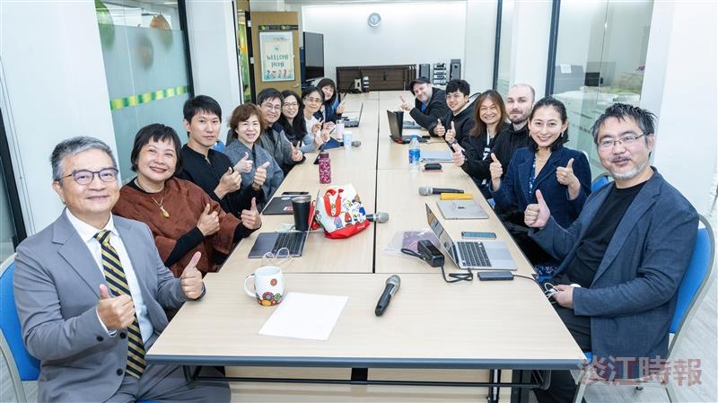 Associate Professor Yuya Nishimura of the University of Osaka (right 1) and Kuo-Hua Chen of the College of Education (left 1) engaged in warm exchanges with both teams during a friendly dinner gathering.